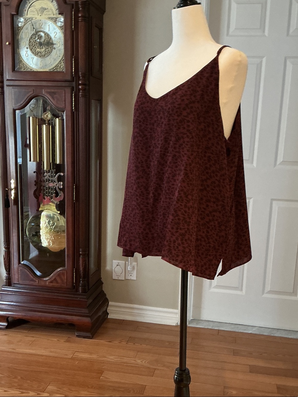 Silky soft, lined sleeveless women’s 2X top